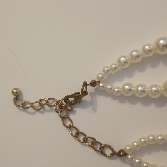 Faux Pearl Necklace - Picture 3 of 4